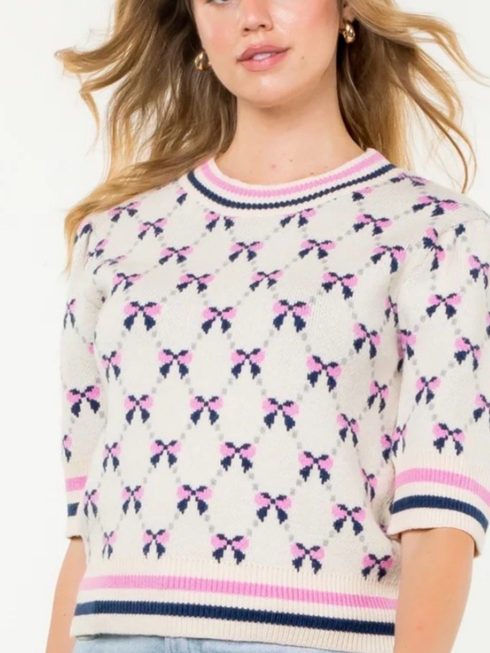 THML Cream Short-Sleeve Crewneck Sweater with Pink & Navy Bow Pattern